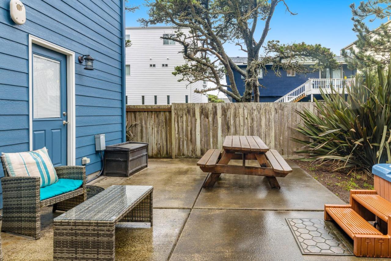 Gone Coastal Villa Lincoln City Exterior photo